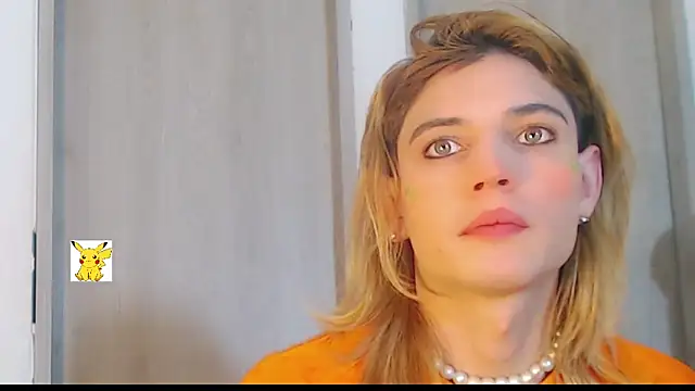 Snapshot of honey_skin chatting on February 23, 1:02 am honey skin online show from February 23, 1:02 am