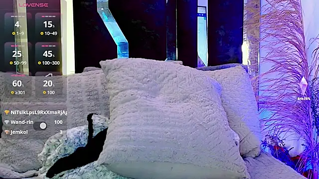 Snapshot of honey_skin chatting on November 4, 1:38 am honey skin online show from November 4, 1:38 am