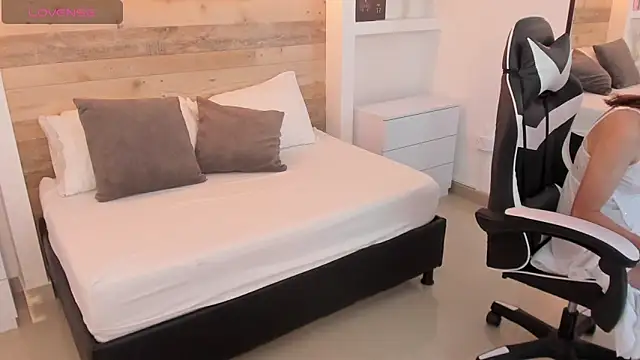 candy summer28 online show from March 6, 7:32 pm