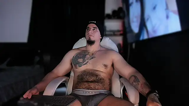 Snapshot of kingbear777 chatting on December 24, 6:17 pm kingbear777 online show from December 24, 6:17 pm