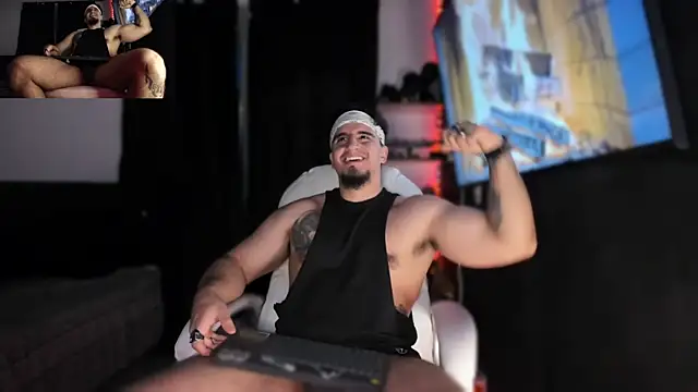 Snapshot of kingbear777 chatting on January 31, 5:09 am kingbear777 online show from January 31, 5:09 am