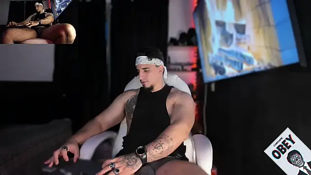 Snapshot of kingbear777 chatting on March 20, 7:25 am kingbear777 online show from March 20, 7:25 am