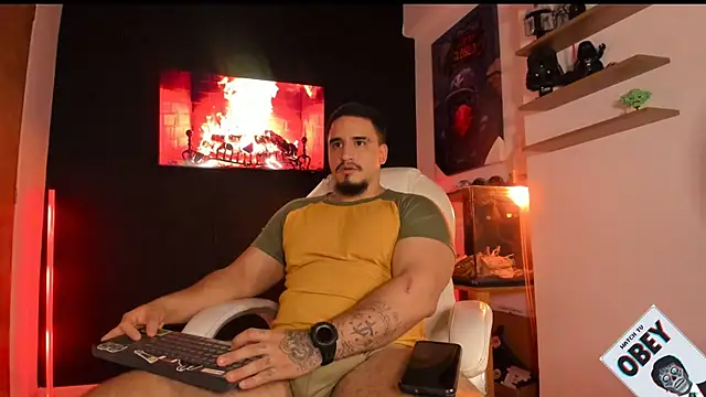 Snapshot of kingbear777 chatting on September 10, 2:00 am kingbear777 online show from September 10, 2:00 am