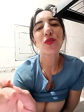 Snapshot of christine-x chatting on April 22, 10:22 pm christine-x online show from April 22, 10:22 pm