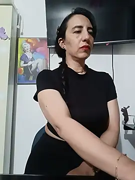 Snapshot of christine-x chatting on June 20, 10:34 pm christine-x online show from June 20, 10:34 pm