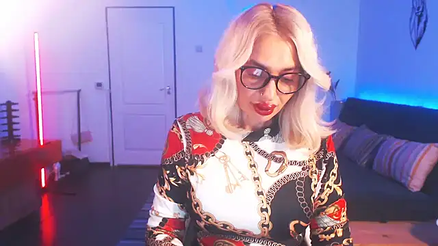 Snapshot of beauty_chl0e chatting on January 11, 9:15 pm beauty chl0e online show from January 11, 9:15 pm