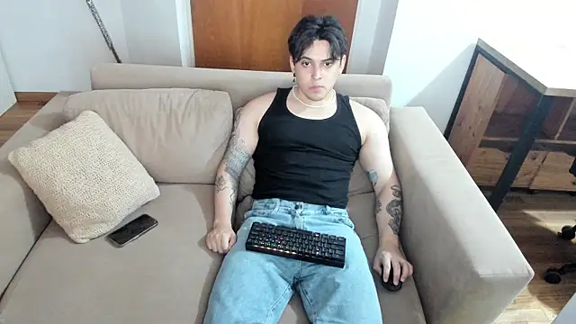 Snapshot of Markuss_b chatting on January 31, 11:35 pm Markuss b online show from January 31, 11:35 pm