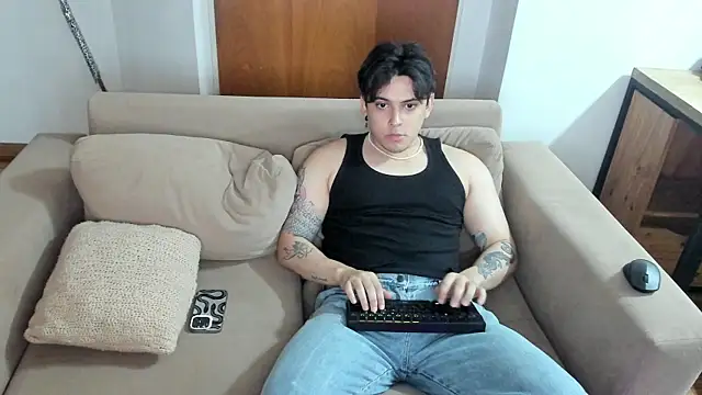 Snapshot of Markuss_b chatting on February 1, 2:37 am Markuss b online show from February 1, 2:37 am