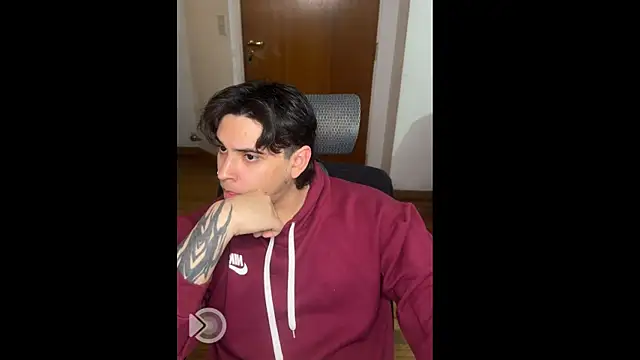 Snapshot of Markuss_b chatting on June 16, 1:08 am Markuss b online show from June 16, 1:08 am