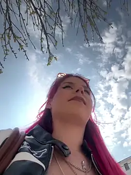 RiriRoseey online show from April 18, 7:34 am