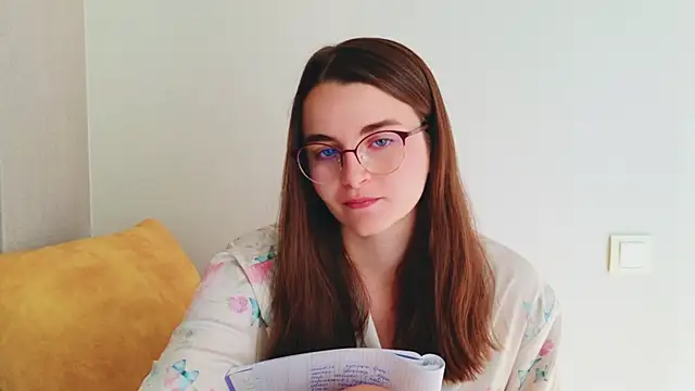 Snapshot of Miss_Arwen chatting on July 9, 6:28 am Miss Arwen online show from July 9, 6:28 am