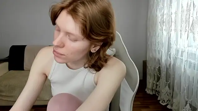 Snapshot of StellaDavis chatting on April 22, 10:17 am StellaDavis online show from April 22, 10:17 am