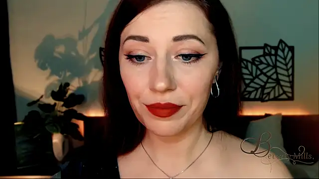 Snapshot of MissBeverlyMills chatting on December 6, 9:43 am MissBeverlyMills online show from December 6, 9:43 am