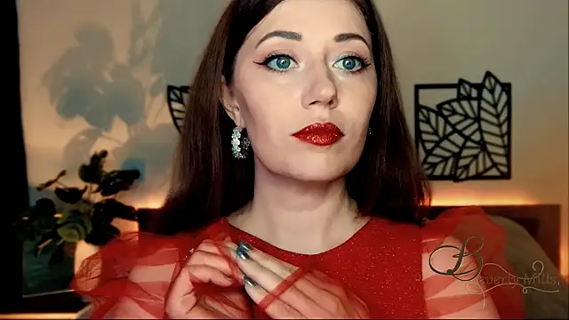 Snapshot of MissBeverlyMills chatting on December 8, 11:46 am MissBeverlyMills online show from December 8, 11:46 am