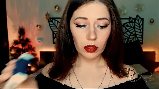 Snapshot of MissBeverlyMills chatting on December 21, 6:12 pm MissBeverlyMills online show from December 21, 6:12 pm