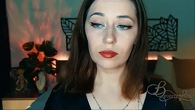 Snapshot of MissBeverlyMills chatting on January 17, 7:27 pm MissBeverlyMills online show from January 17, 7:27 pm