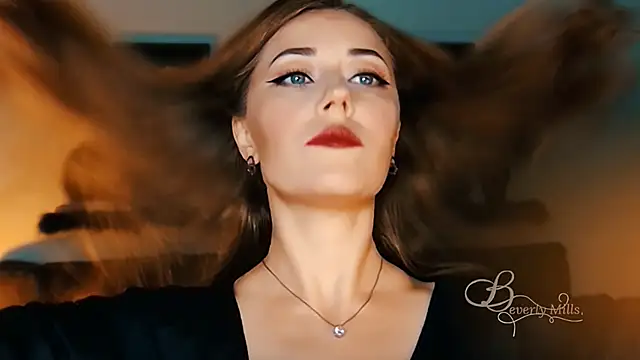 Snapshot of MissBeverlyMills chatting on September 29, 12:05 am MissBeverlyMills online show from September 29, 12:05 am