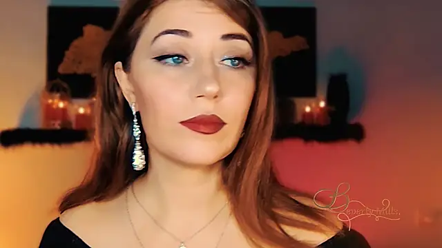 Snapshot of MissBeverlyMills chatting on November 2, 2:25 am MissBeverlyMills online show from November 2, 2:25 am