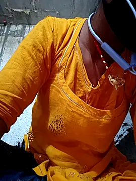 Snapshot of Anushka_Ji chatting on February 19, 3:28 am Anushka Ji online show from February 19, 3:28 am