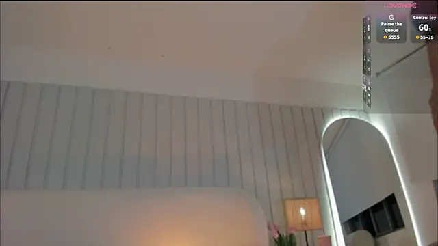 Snapshot of Megan-holly chatting on April 25, 12:13 am Megan-holly online show from April 25, 12:13 am