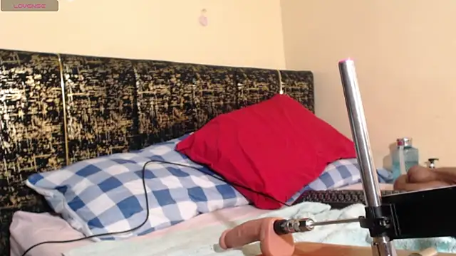 Missthigh online show from April 21, 10:21 am