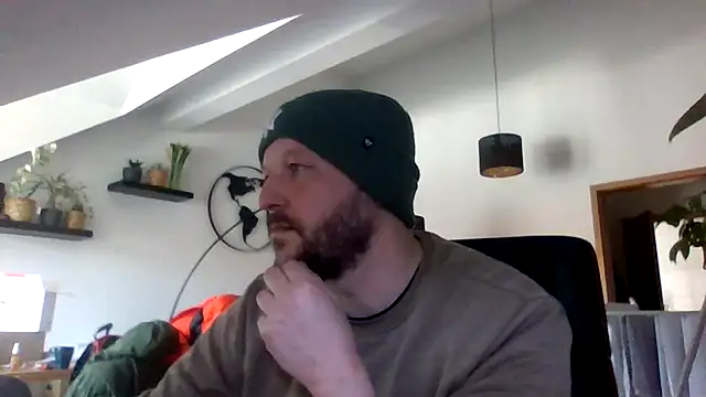 Snapshot of BennyLommy chatting on March 13, 9:27 am BennyLommy online show from March 13, 9:27 am