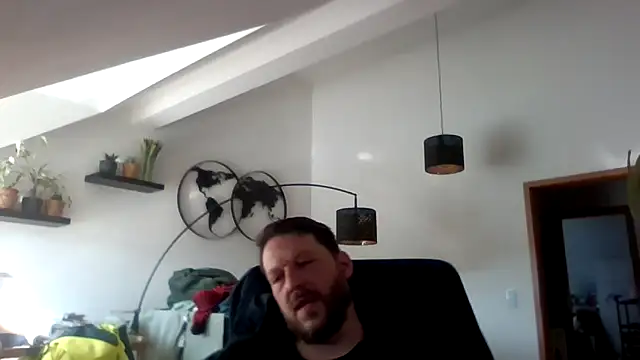 Snapshot of BennyLommy chatting on March 19, 2:43 pm BennyLommy online show from March 19, 2:43 pm