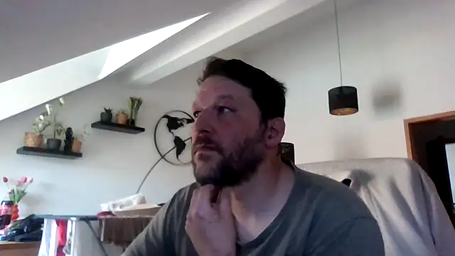 Snapshot of BennyLommy chatting on May 2, 9:58 am BennyLommy online show from May 2, 9:58 am