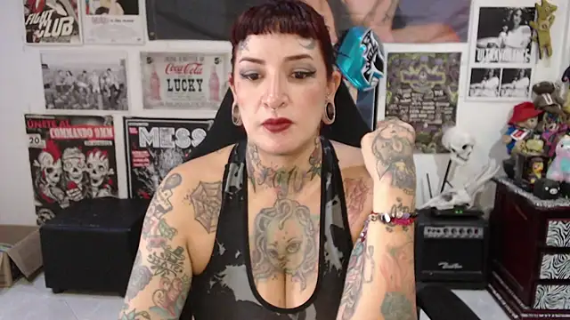 Snapshot of Rollyderolandia666 chatting on April 21, 6:34 pm Rollyderolandia666 online show from April 21, 6:34 pm