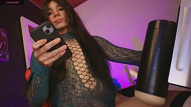 Snapshot of charlotte_cruzx chatting on June 8, 6:14 am charlotte cruzx online show from June 8, 6:14 am