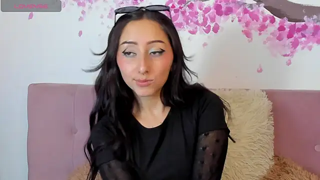 Snapshot of v1cky_ chatting on February 7, 10:09 pm v1cky  online show from February 7, 10:09 pm