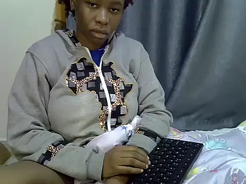 Snapshot of Novah_ chatting on July 29, 1:48 am Novah online show from July 29, 1:48 am