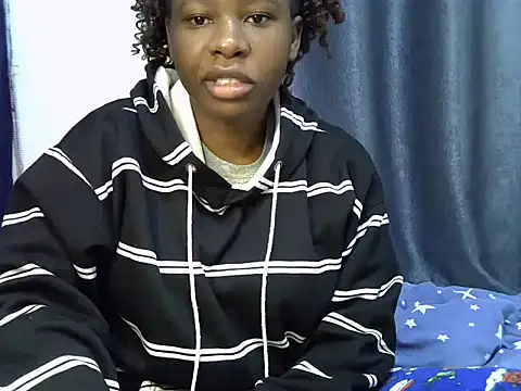Snapshot of Novah_ chatting on August 2, 6:28 pm Novah online show from August 2, 6:28 pm