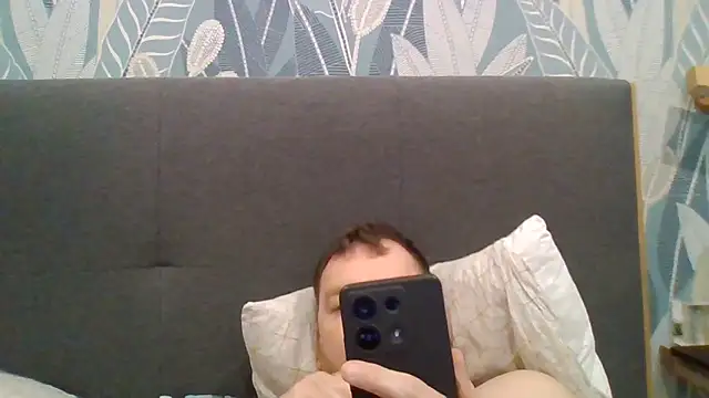 Snapshot of Au_plaisir_des_femmes chatting on December 15, 7:56 am Au plaisir des femmes online show from December 15, 7:56 am