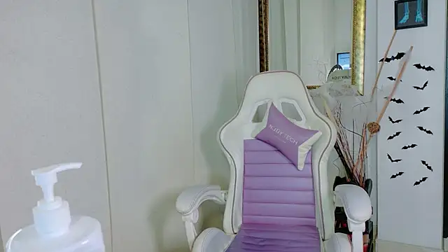 Snapshot of Madison_Jackson chatting on May 29, 8:51 pm Madison Jackson online show from May 29, 8:51 pm
