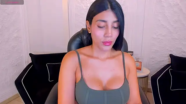 Snapshot of CharlotteCox_ chatting on May 2, 3:00 am CharlotteCox online show from May 2, 3:00 am
