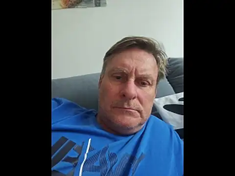 Snapshot of johnnym1 chatting on March 12, 7:36 am johnnym1 online show from March 12, 7:36 am