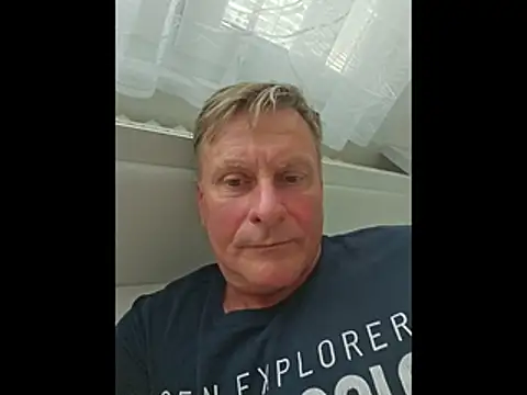 Snapshot of johnnym1 chatting on March 31, 1:22 pm johnnym1 online show from March 31, 1:22 pm