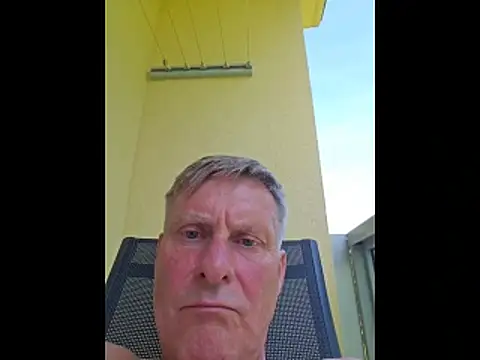 Snapshot of johnnym1 chatting on May 29, 12:47 pm johnnym1 online show from May 29, 12:47 pm