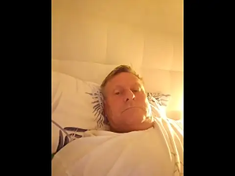 Snapshot of johnnym1 chatting on June 1, 4:14 am johnnym1 online show from June 1, 4:14 am