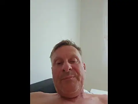 Snapshot of johnnym1 chatting on June 3, 9:01 am johnnym1 online show from June 3, 9:01 am