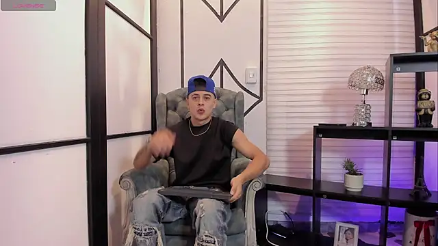 Snapshot of JuniorMorris_ chatting on October 9, 9:24 pm JuniorMorris  online show from October 9, 9:24 pm