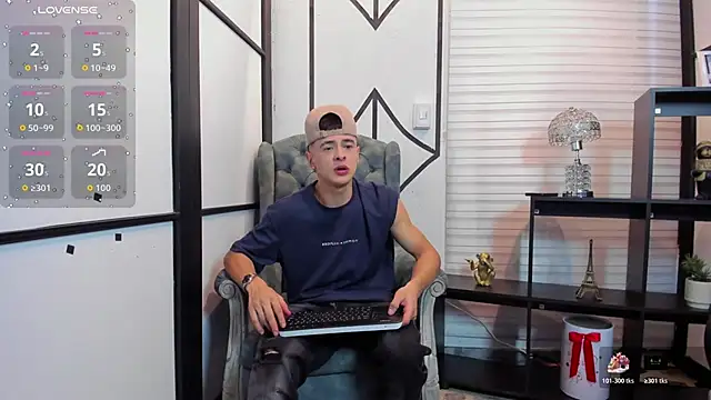 Snapshot of JuniorMorris_ chatting on October 25, 9:42 pm JuniorMorris  online show from October 25, 9:42 pm