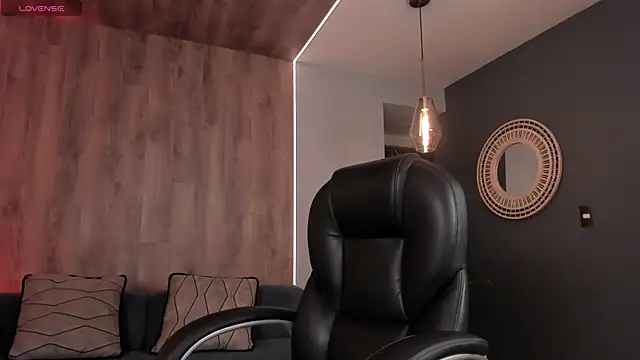 RoxanneHill  online show from December 1, 11:37 am