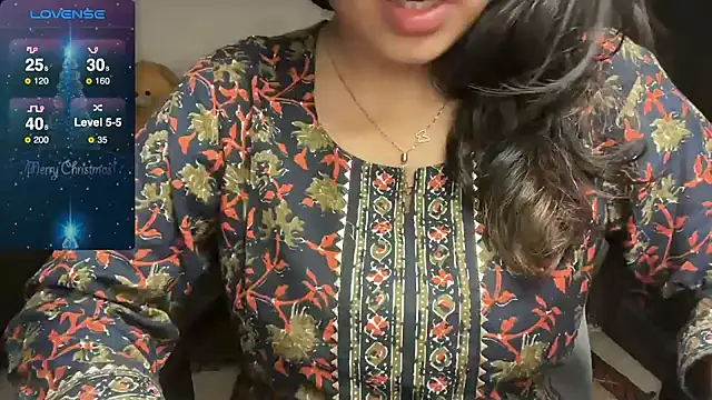 Snapshot of Spice-Summi chatting on December 27, 2:43 pm Spice-Summi online show from December 27, 2:43 pm