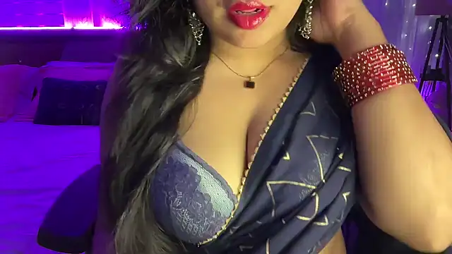 Snapshot of Spice-Summi chatting on May 14, 7:26 am Spice-Summi online show from May 14, 7:26 am