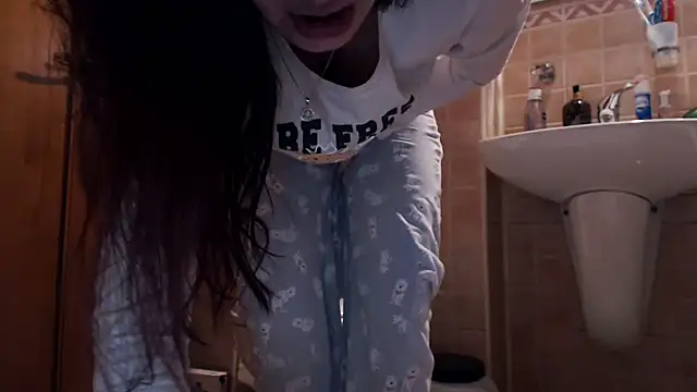 Snapshot of LovelyAndraGirl chatting on May 2, 2:44 pm LovelyAndraGirl online show from May 2, 2:44 pm