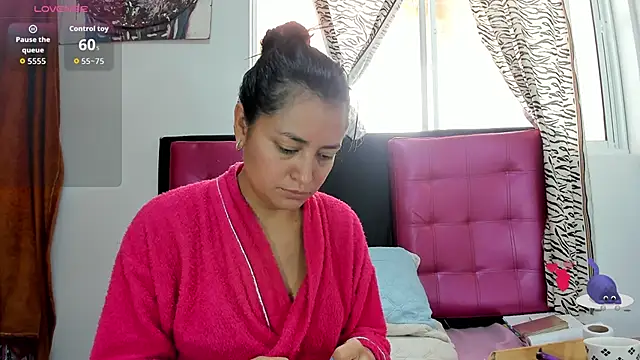 AlanaLars online show from February 17, 2:02 pm