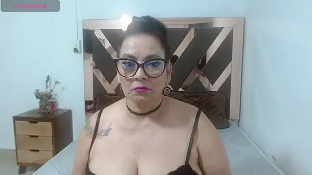 Snapshot of lindaesmeralda chatting on April 29, 10:08 am lindaesmeralda online show from April 29, 10:08 am