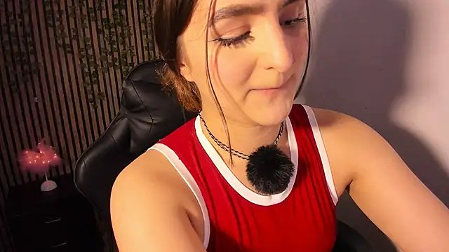 Snapshot of sofia_44 chatting on May 15, 9:00 pm sofia 44 online show from May 15, 9:00 pm